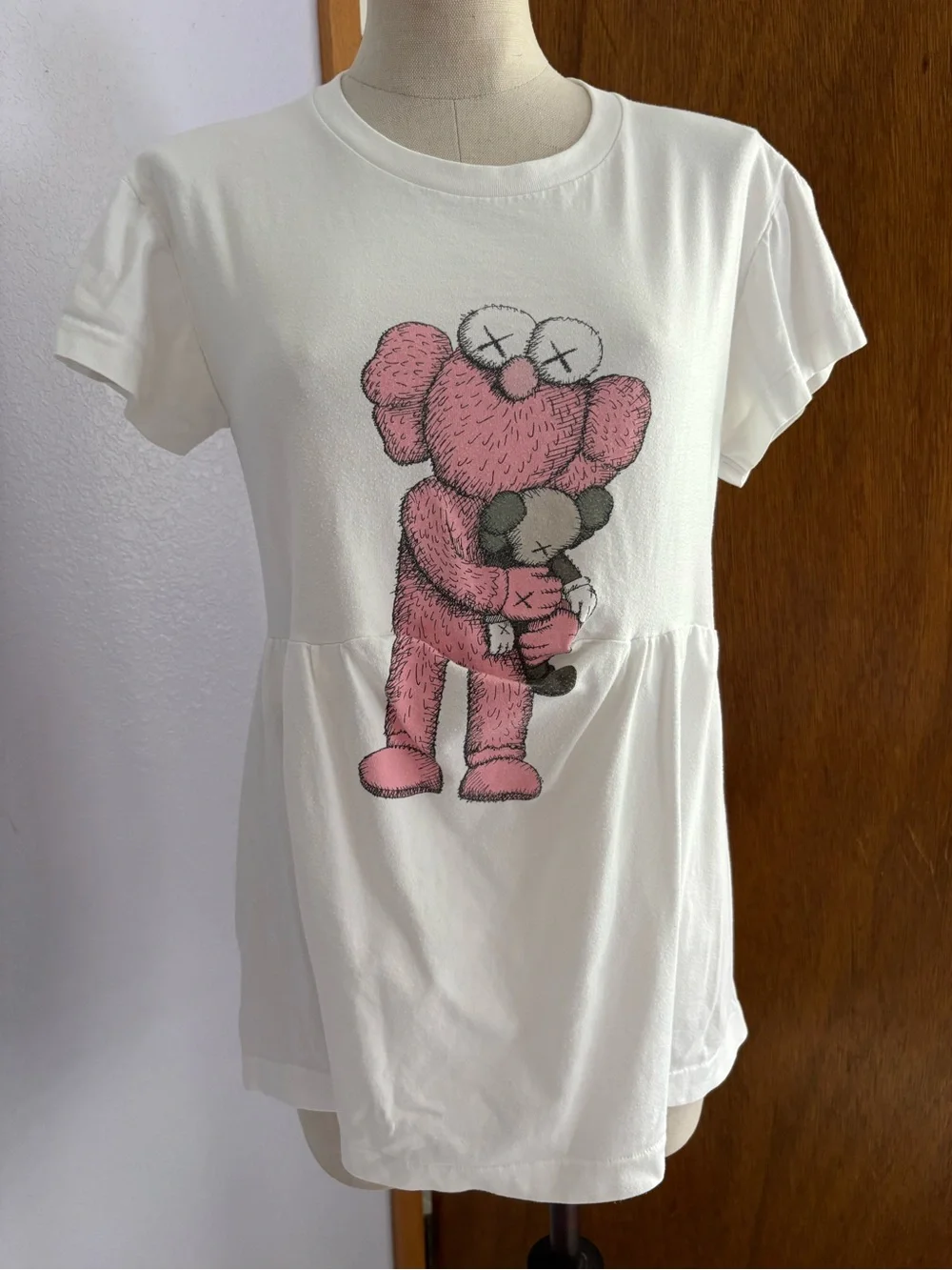 KAWS x UNIQLO sz M DIY Babydoll Tshirt White PINK BFF COMPANION